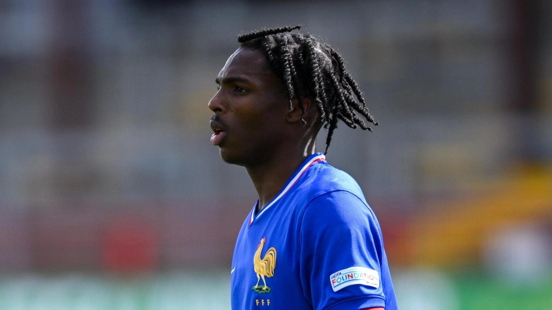 官方：利物浦签下20岁雷恩后卫雅凯；据悉转会费为5500万镑